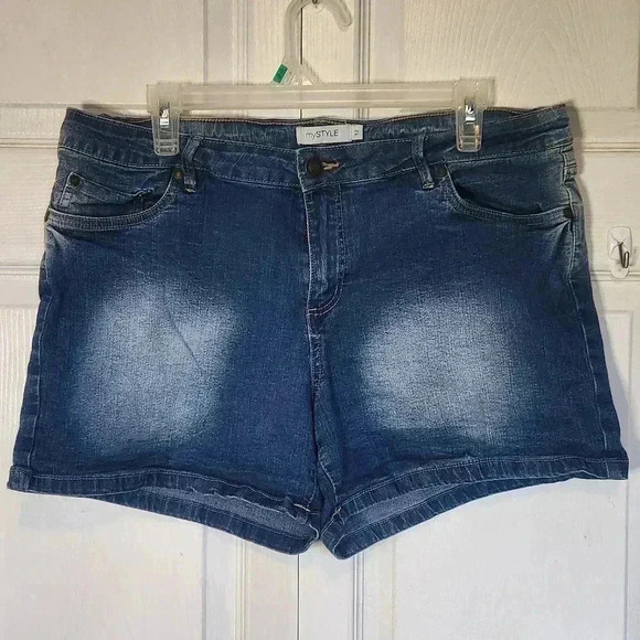 MyStyle Women's Plus Size  Denim Shorts in Size 12 - Picture 2 of 8